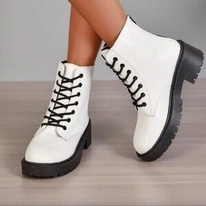 Women’s Stylish White Lace-Up Comba Ankle Boots